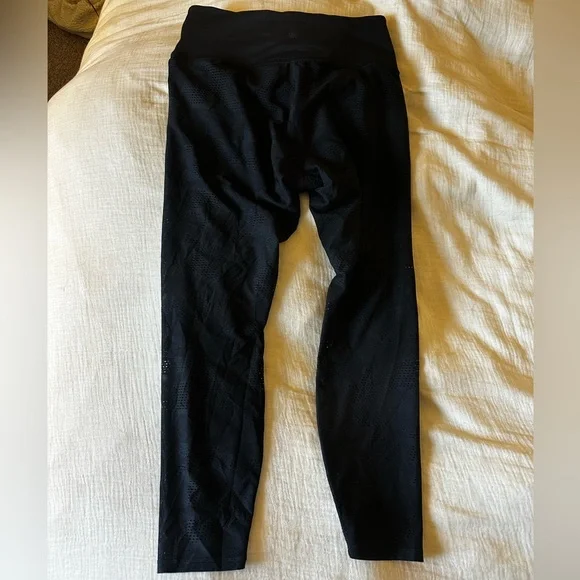 Athleta Phenom Camo 7/8 Tight - Black (Size M) - Picture 2 of 6